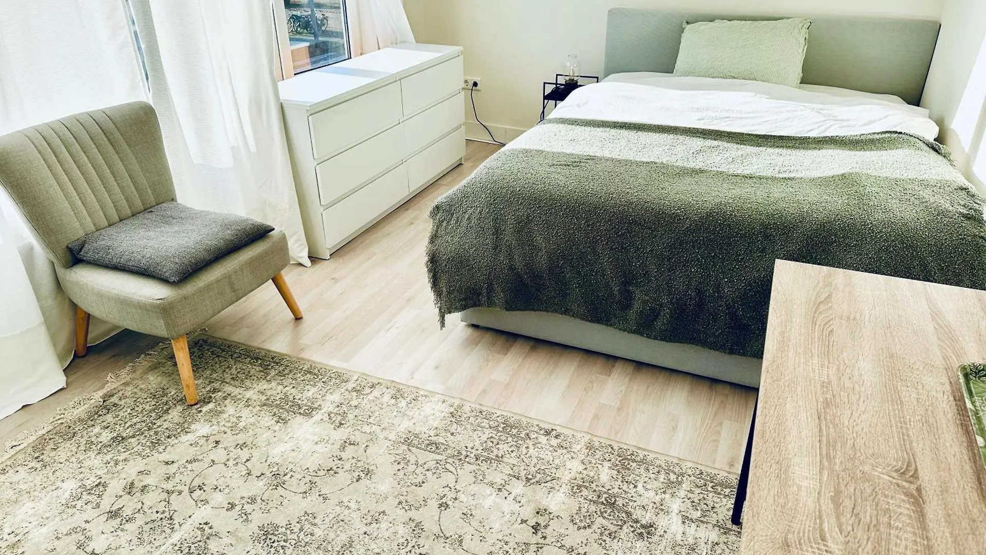 A Cozy Double Room Next To Zuidplein Metro Station And Ahoy Arena Rotterdam